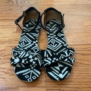 Tom’s black and white printed sandals